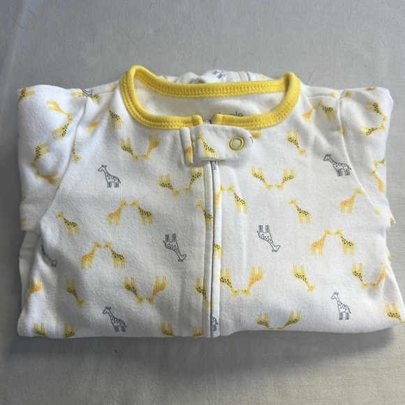 Simple Joys - Yellow and Gray Onesie sleeper with giraffe design - Picture 4 of 4